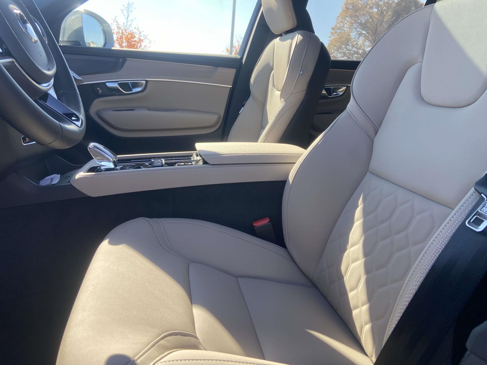 2026 Volvo XC90 Plus - Photo 18