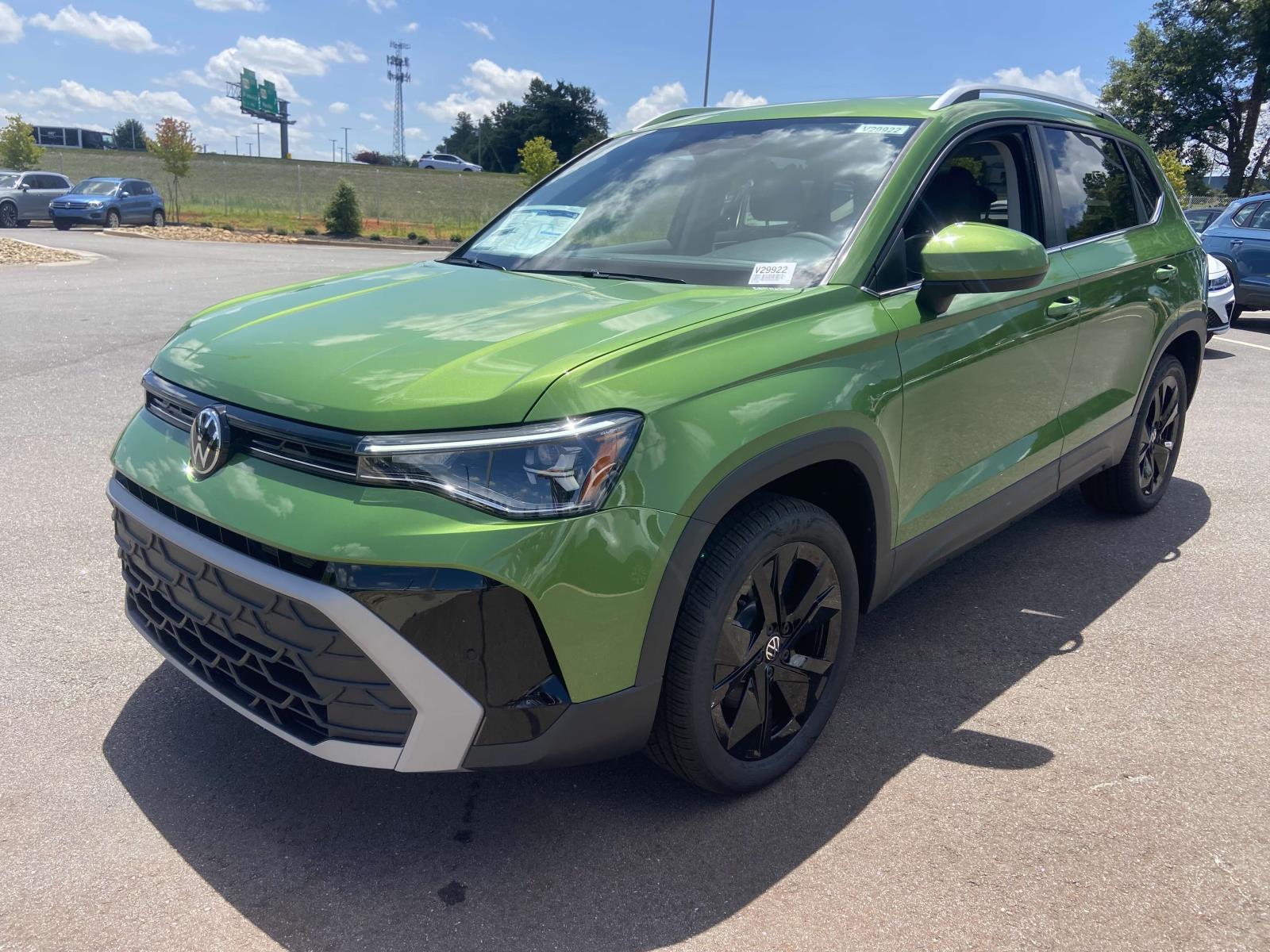2025 Volkswagen Taos SE photo 3