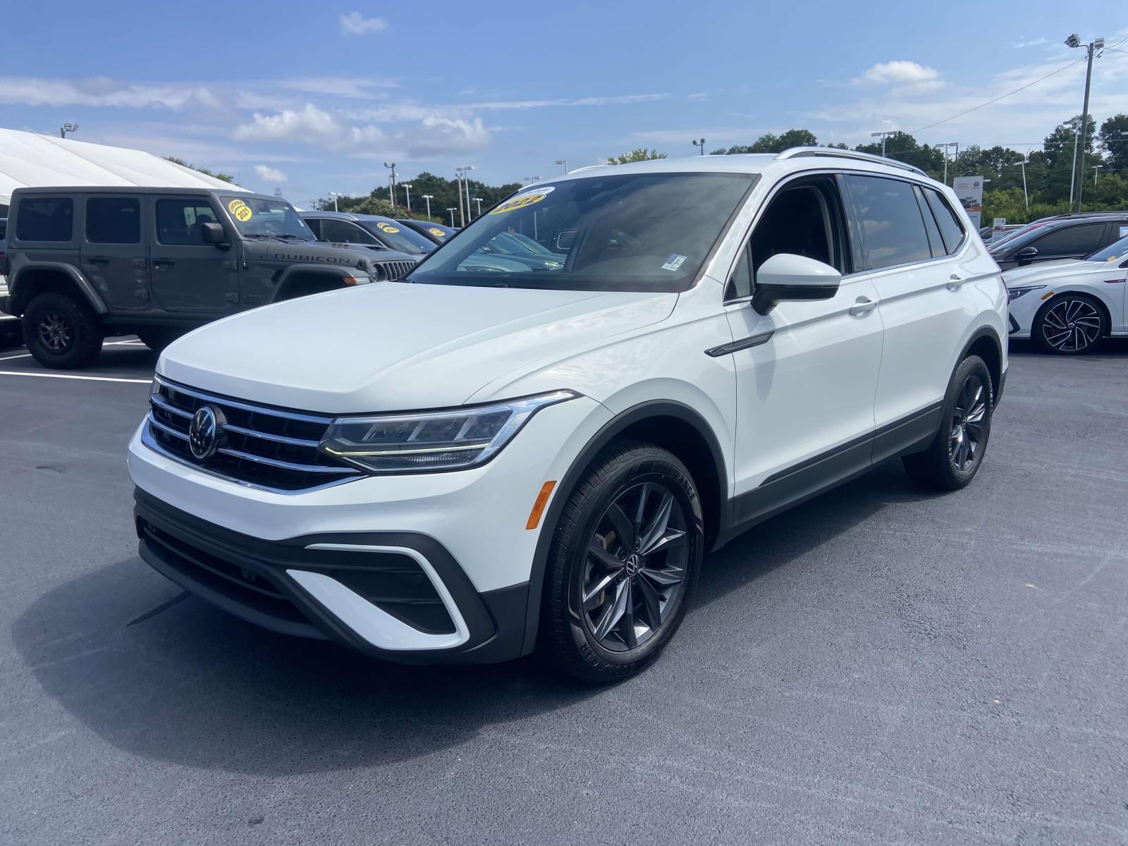 2022 Volkswagen Tiguan SE photo 3