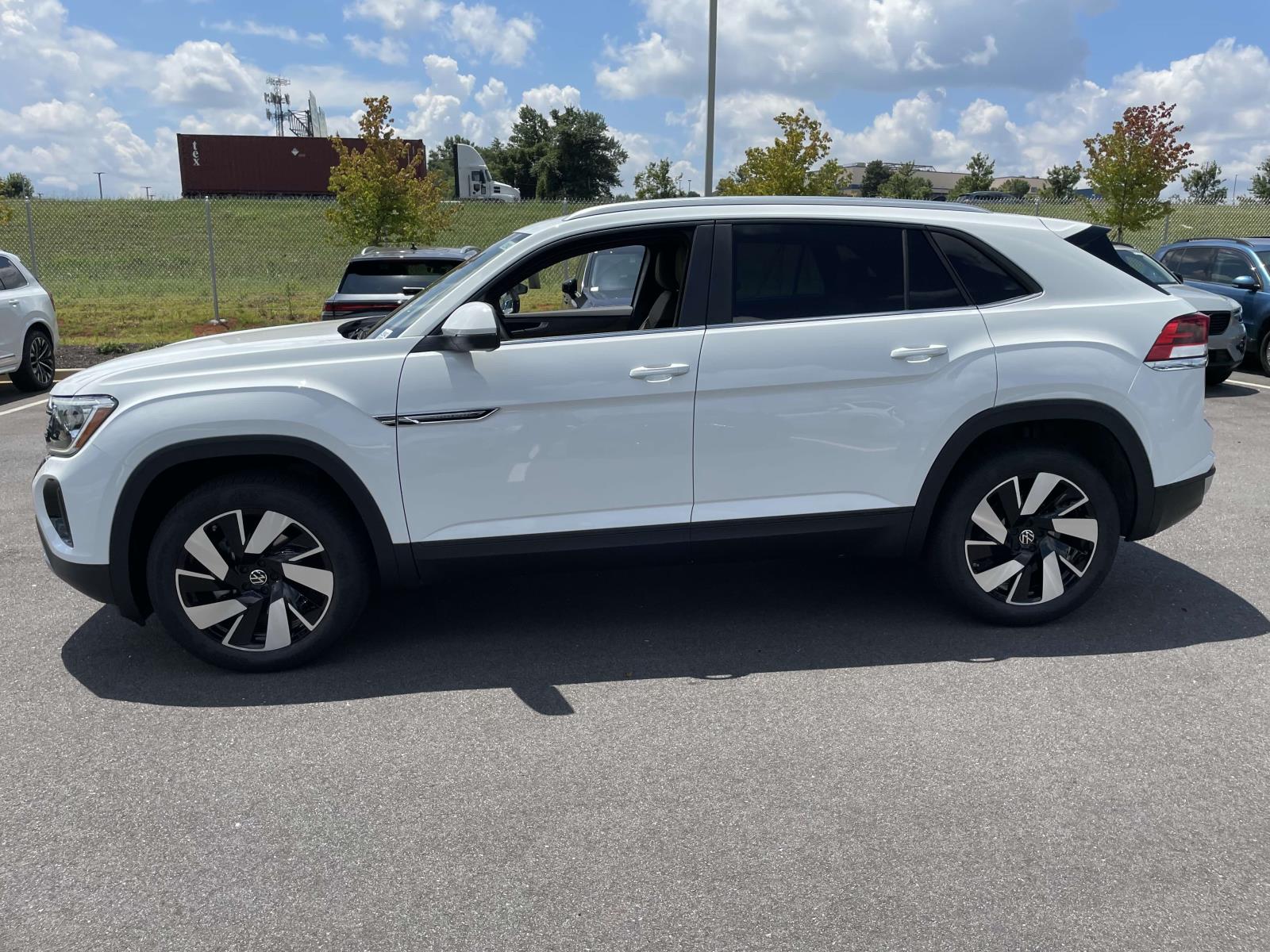 2025 Volkswagen Atlas Cross Sport SE Technology photo 4