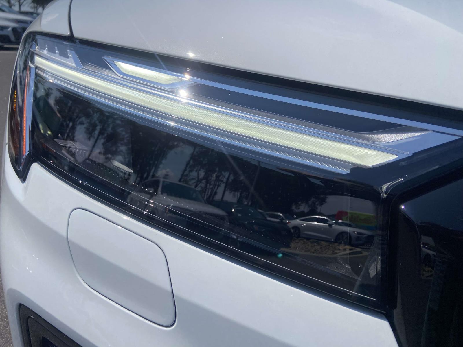 2025 Audi Q7 45 Premium Plus photo 2