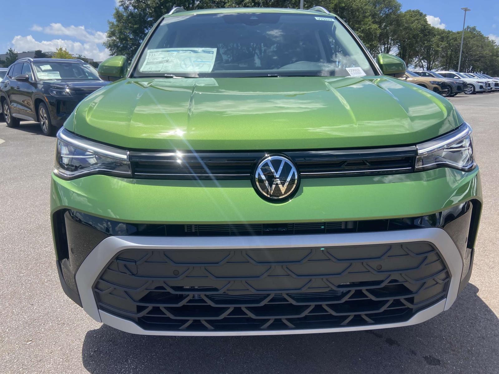 2025 Volkswagen Taos SE photo 2