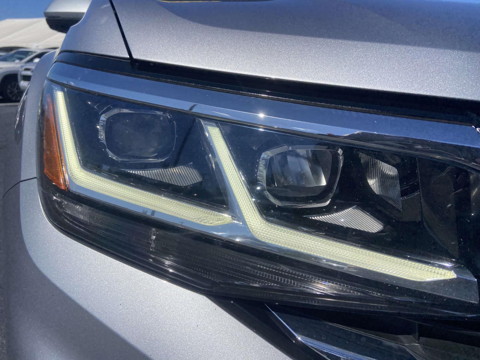 2020 Volkswagen Atlas Cross Sport V6 SEL Premium R-Line photo 4