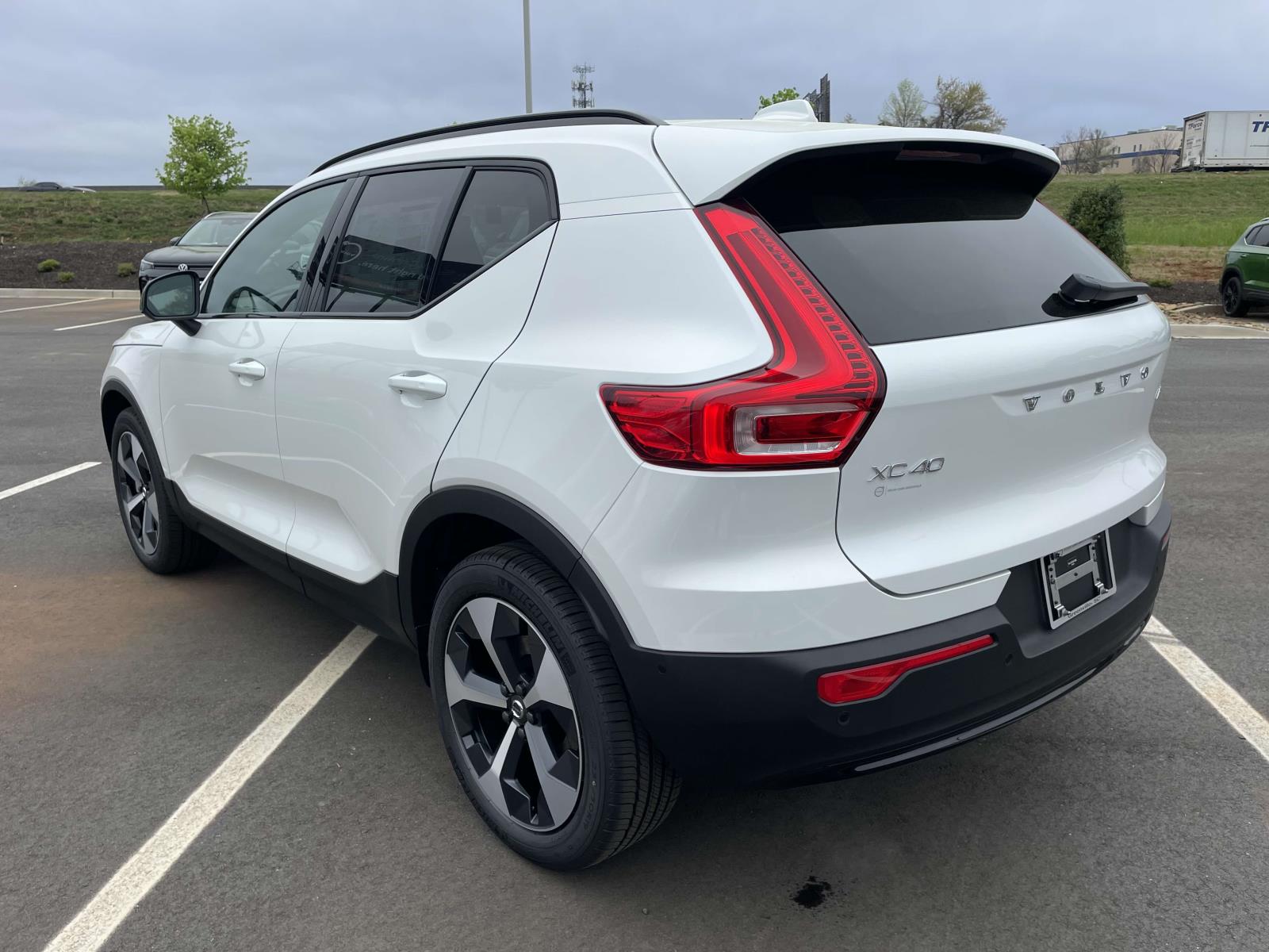 2025 Volvo XC40 Plus - Photo 7