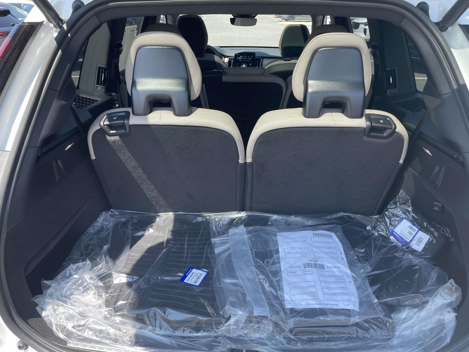 2026 Volvo XC90 Plus - Photo 11