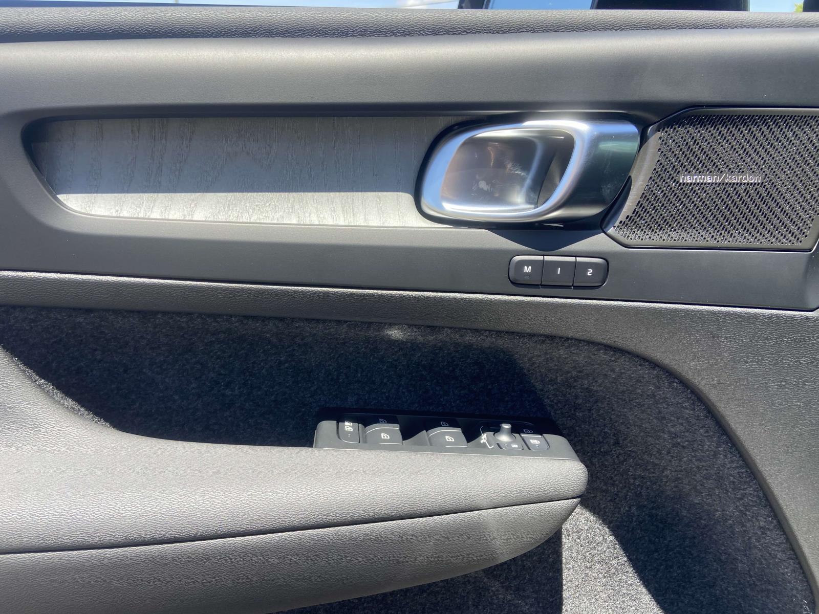 2025 Volvo XC40 Ultra - Photo 19