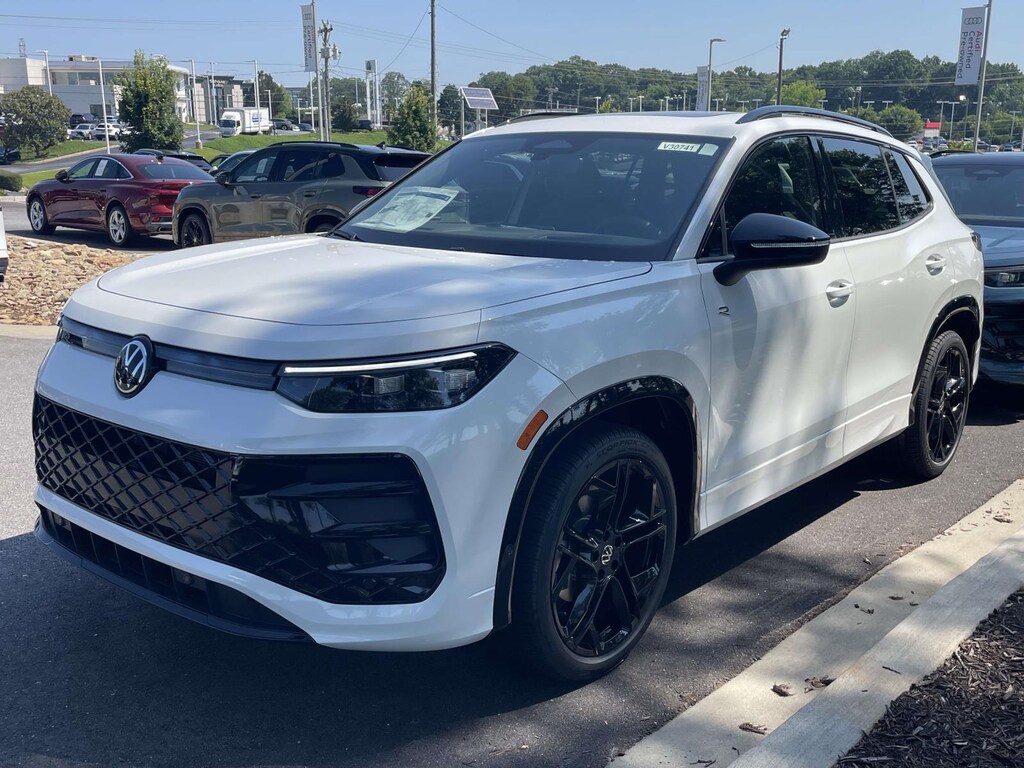 New 2026 Volkswagen Tiguan 2.0T SE R-Line Black Sport Utility