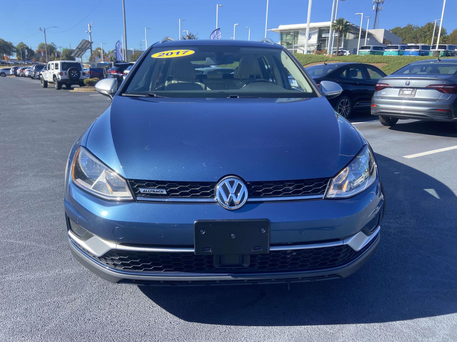 2017 Volkswagen Golf Alltrack TSI SE 4Motion photo 2