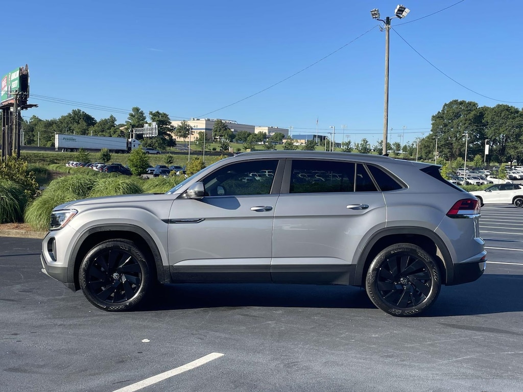 Used 2024 Volkswagen Atlas Cross Sport 2.0T SE w/Technology FWD Sport Utility