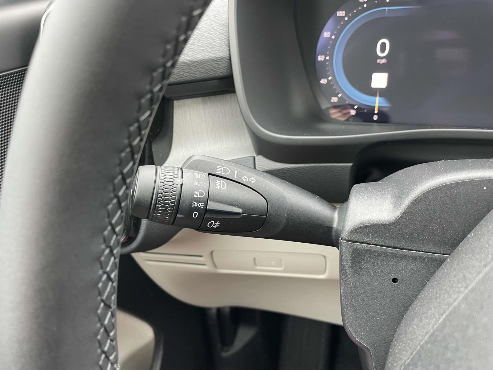 2025 Volvo XC40 Plus - Photo 34