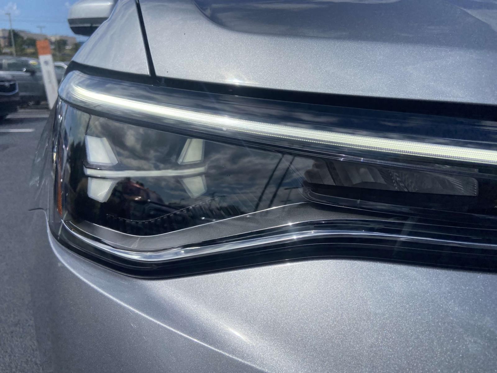 2025 Volkswagen Taos SE photo 2