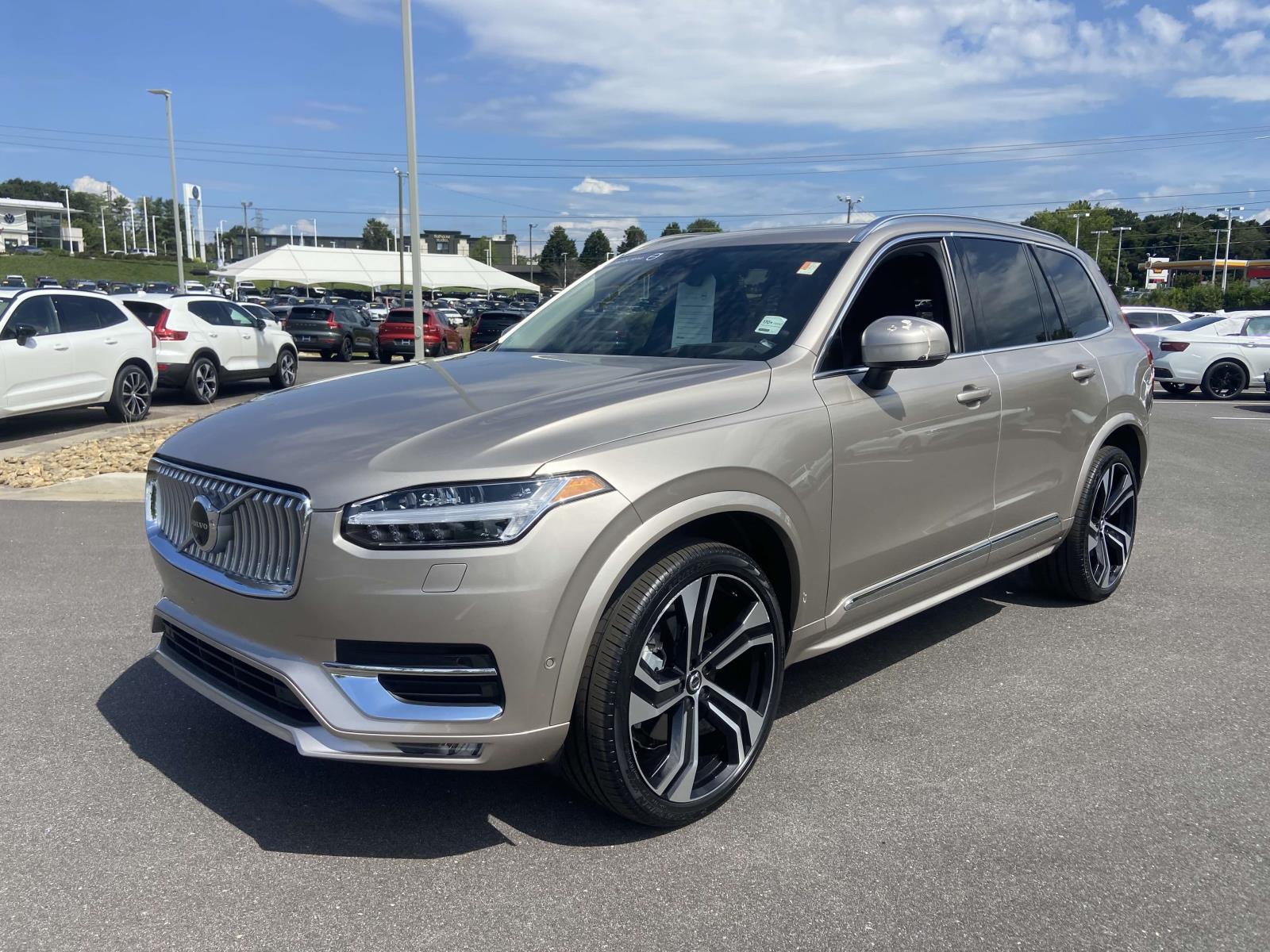 2024 Volvo XC90 AWD Ultimate photo 2