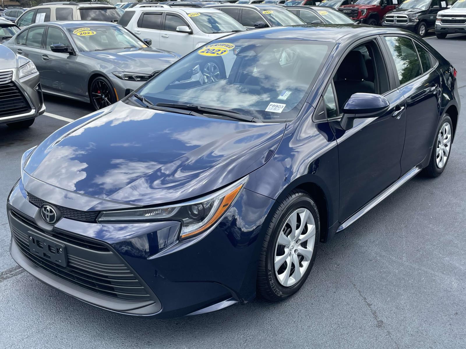 2023 Toyota Corolla LE photo 3