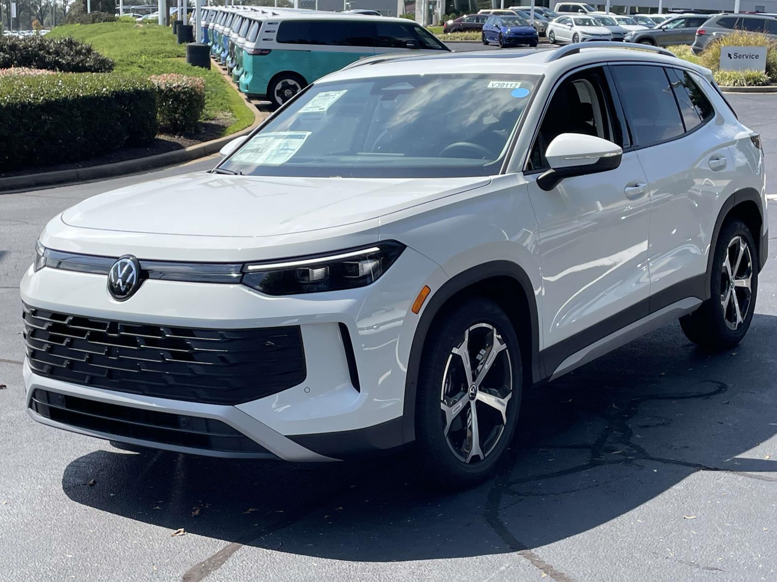 2025 Volkswagen Tiguan SE photo 3