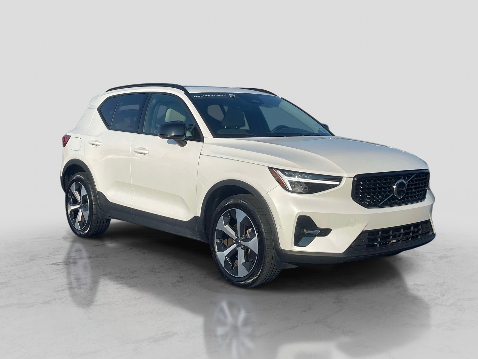 2025 Volvo XC40