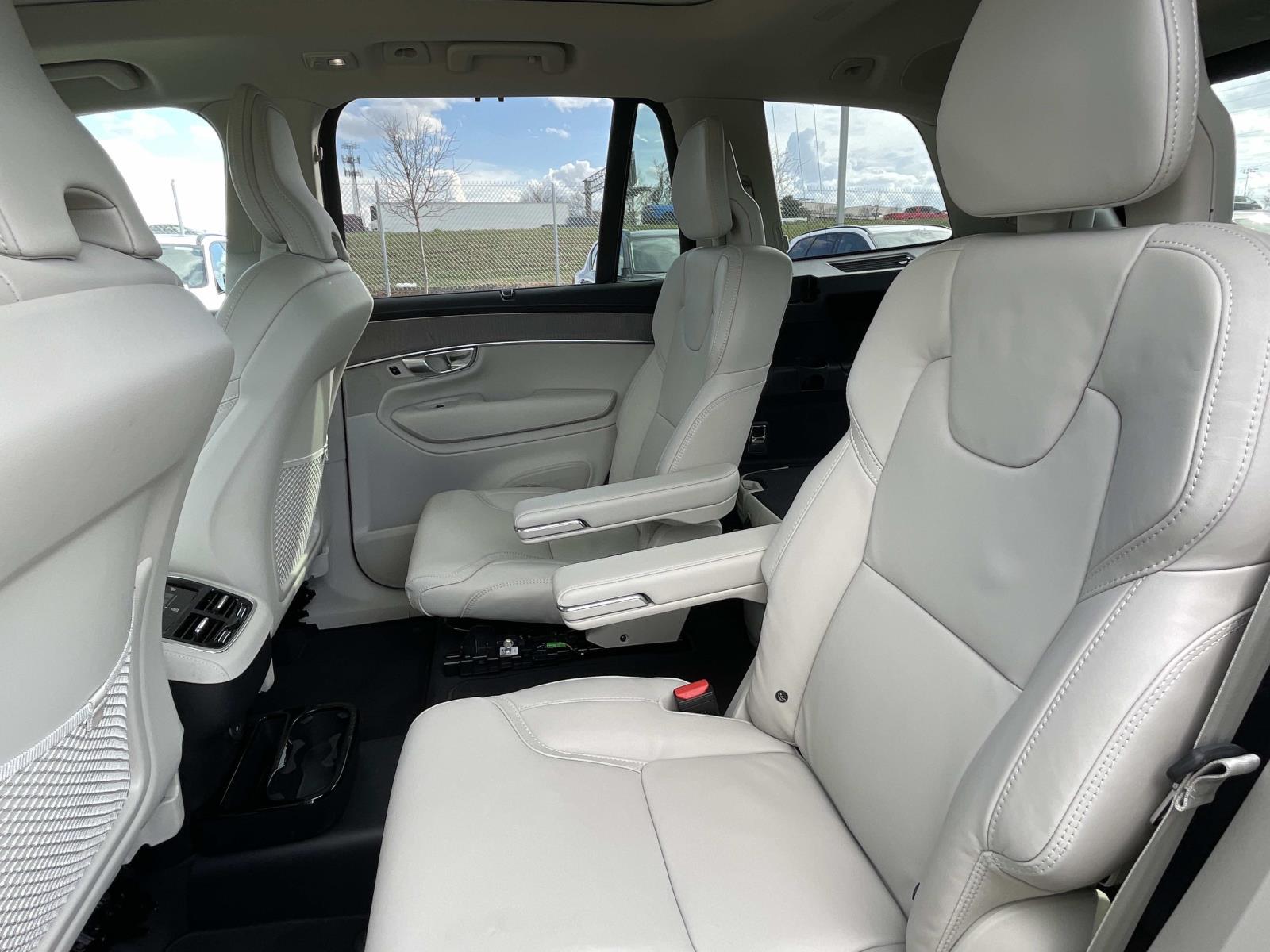 2026 Volvo XC90 Ultra - Photo 11