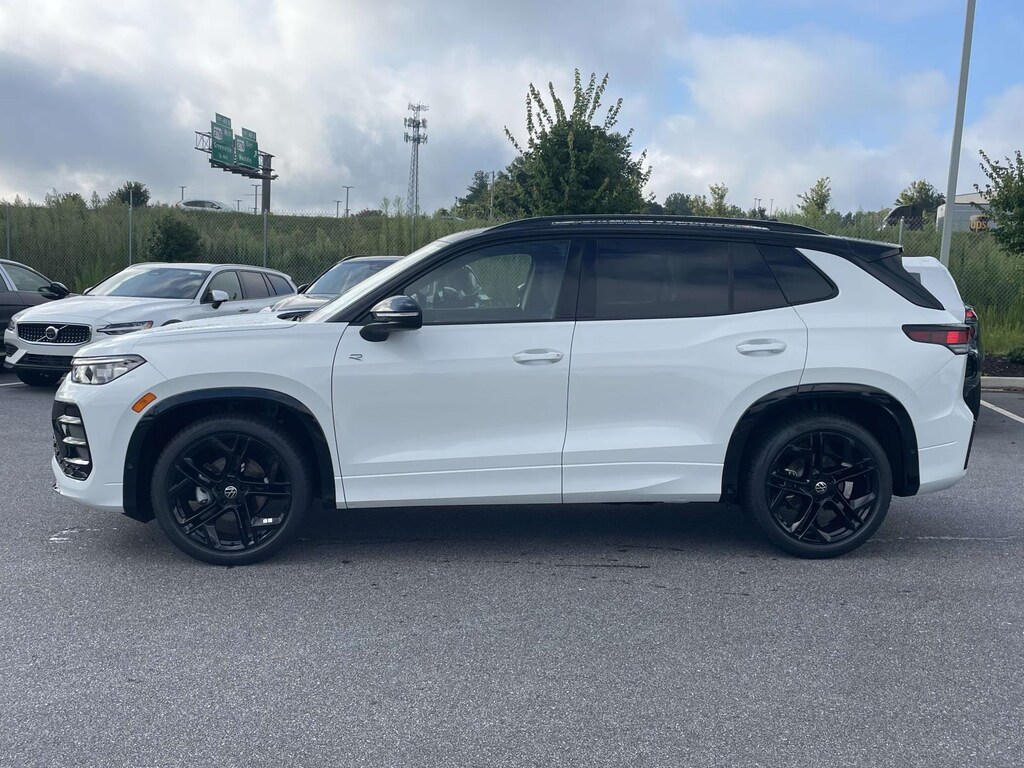 New 2026 Volkswagen Tiguan 2.0T SE R-Line Black Sport Utility