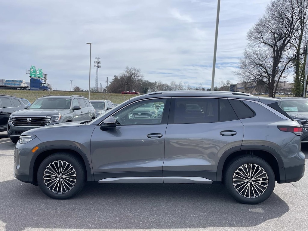 New 2026 Volkswagen Tiguan 2.0T S FWD Sport Utility