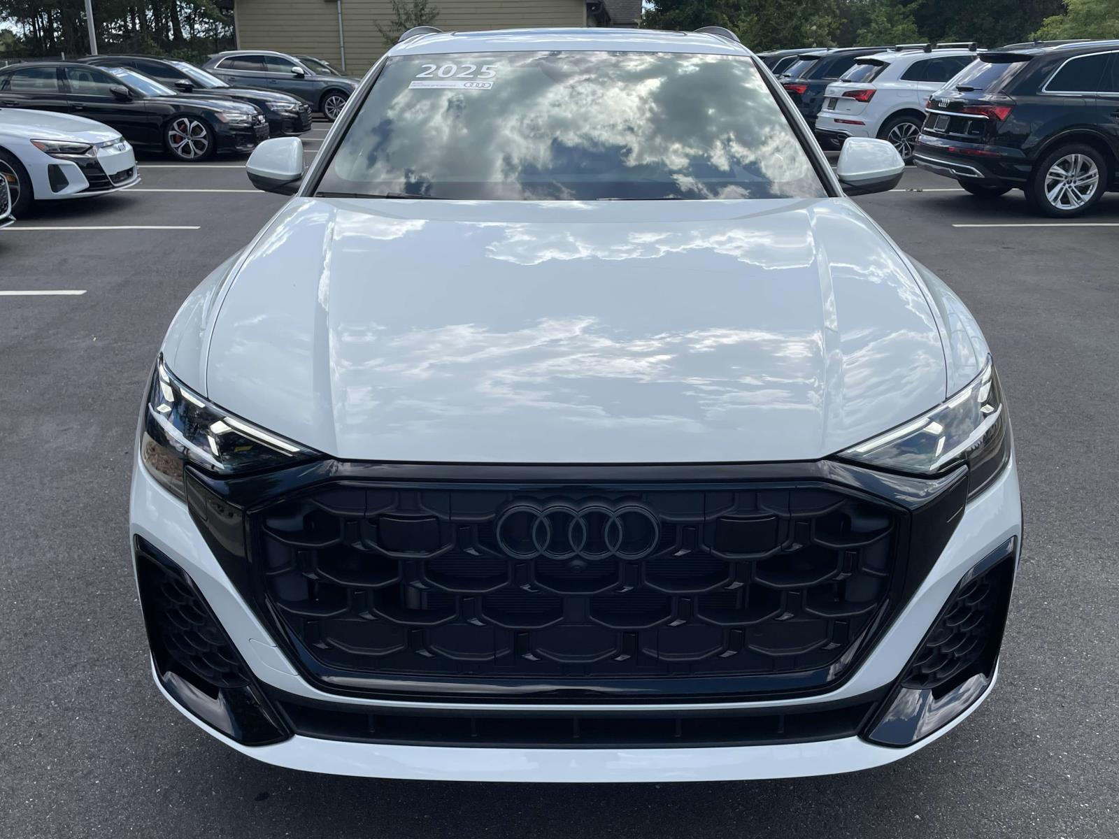 2025 Audi Q8 Prestige 55 photo 2