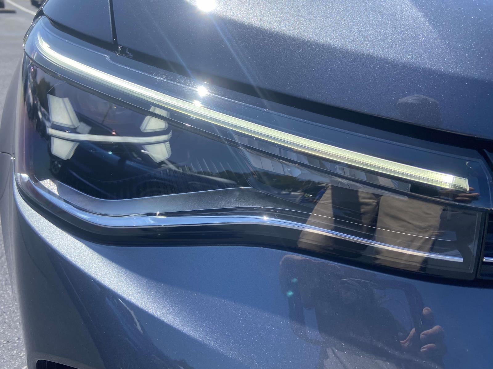 2025 Volkswagen Taos SE photo 4