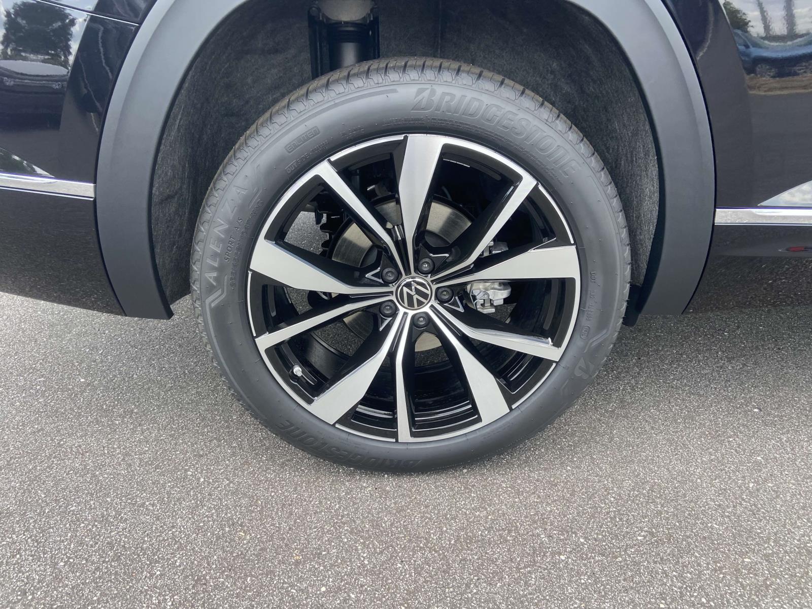 2026 Volkswagen Atlas SEL Premium R-Line - Photo 11