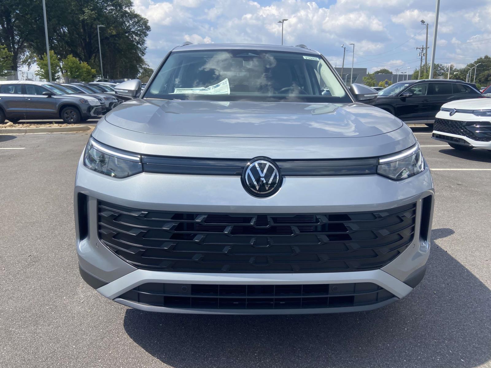 2025 Volkswagen Tiguan SE photo 2