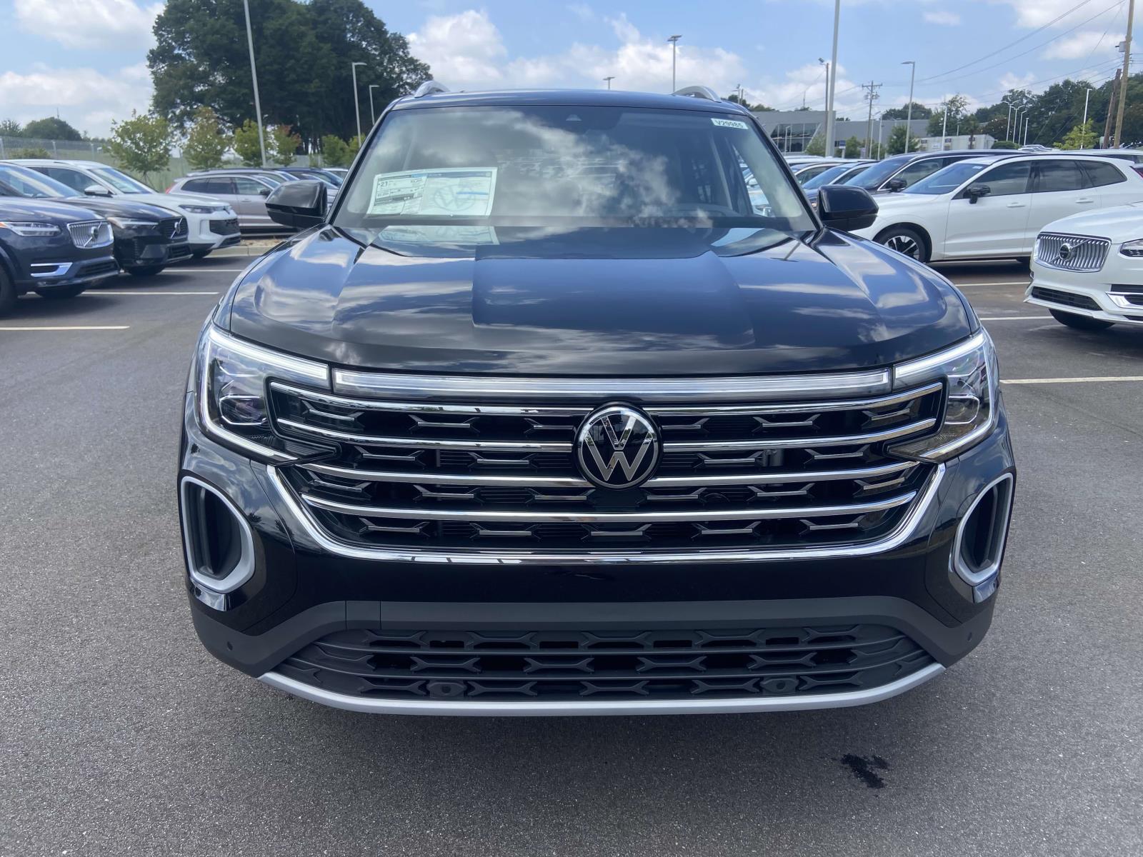 2026 Volkswagen Atlas SEL photo 2