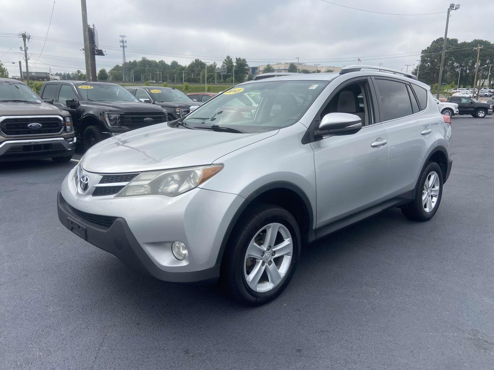 2013 Toyota RAV4 XLE photo 3