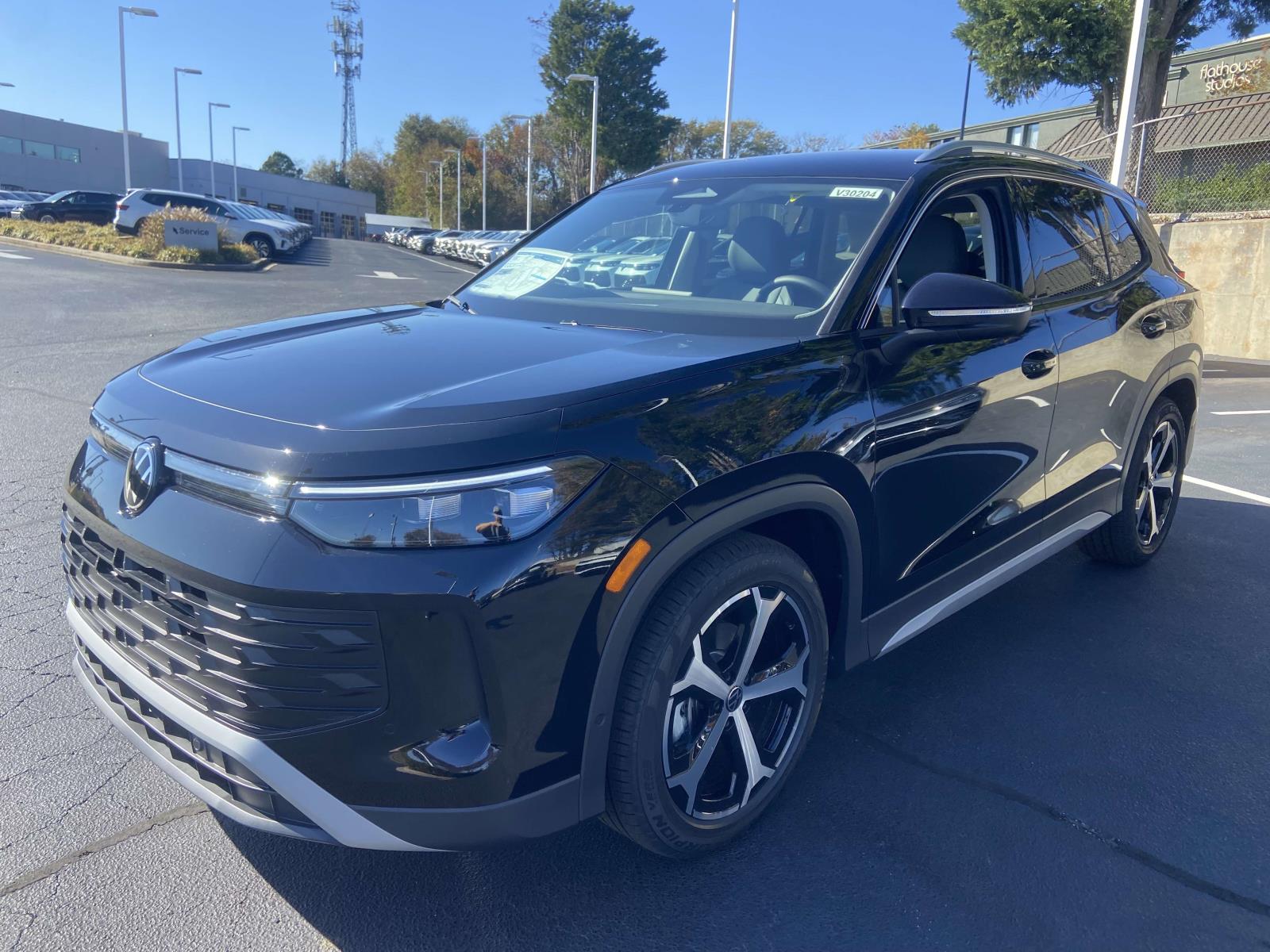 2026 Volkswagen Tiguan SE photo 3