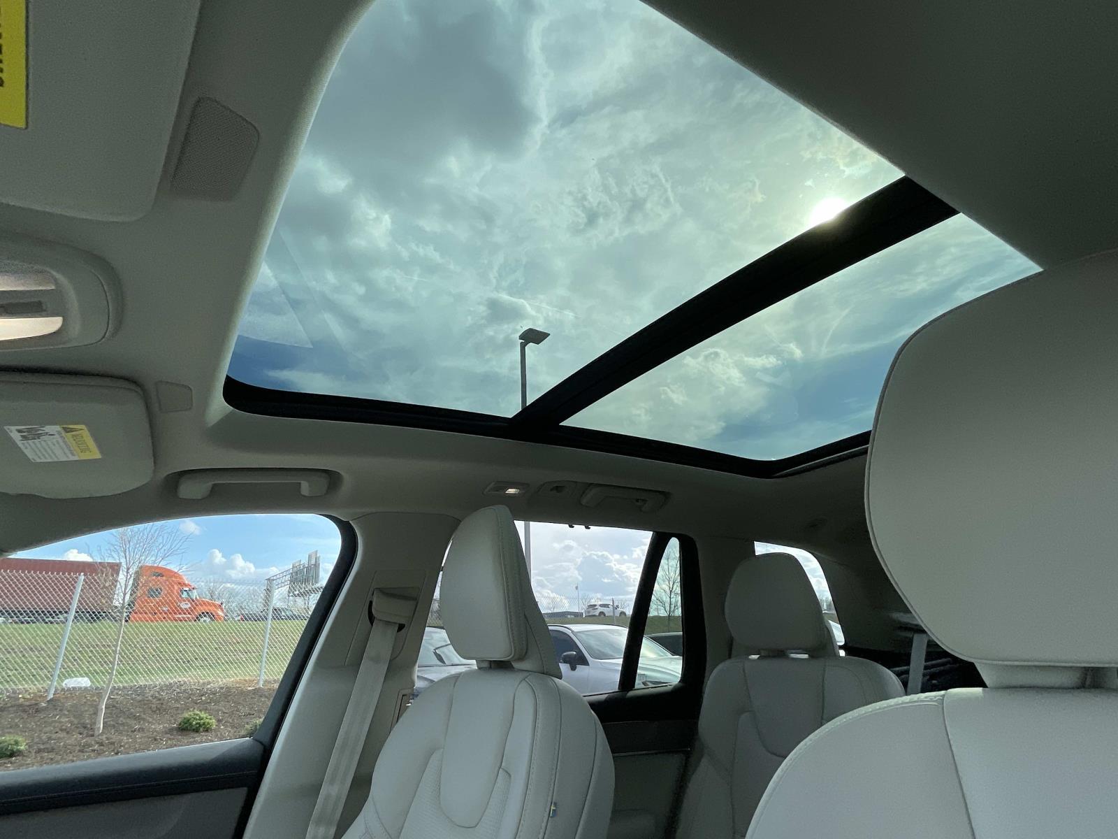 2026 Volvo XC90 Ultra - Photo 21