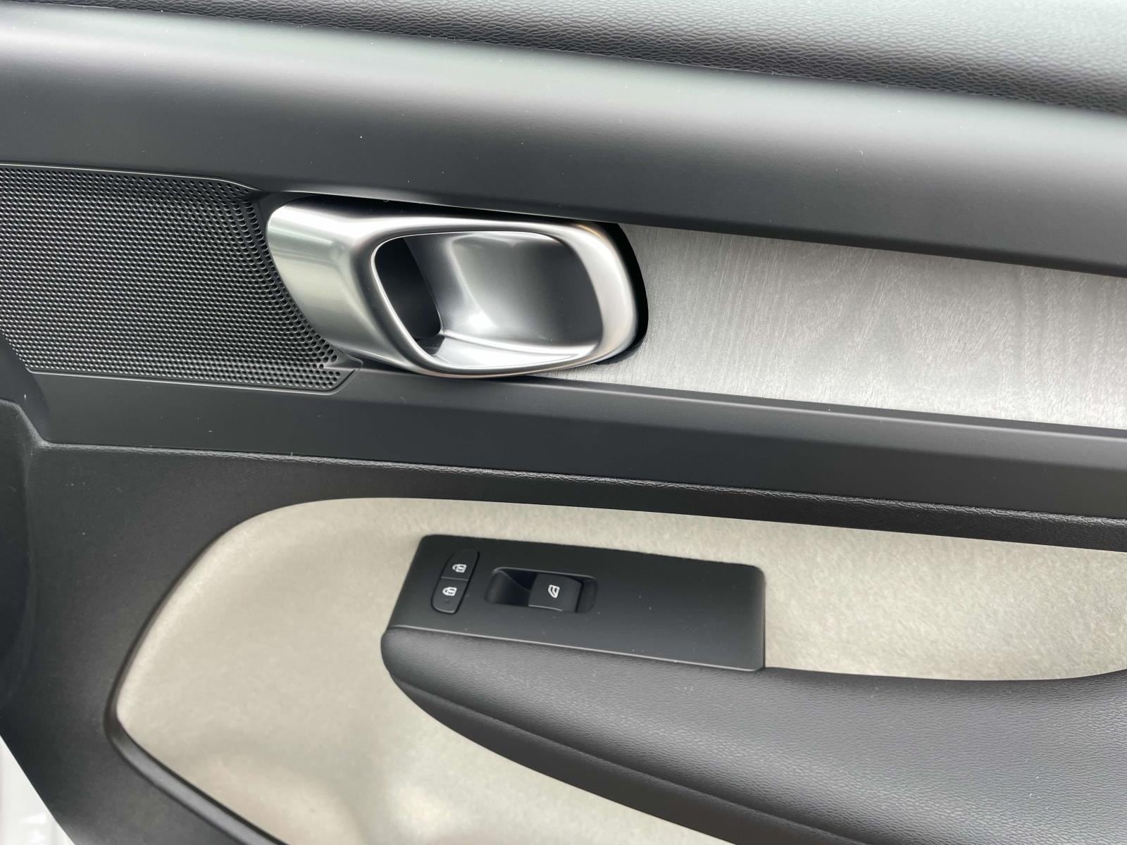 2025 Volvo XC40 Plus - Photo 14