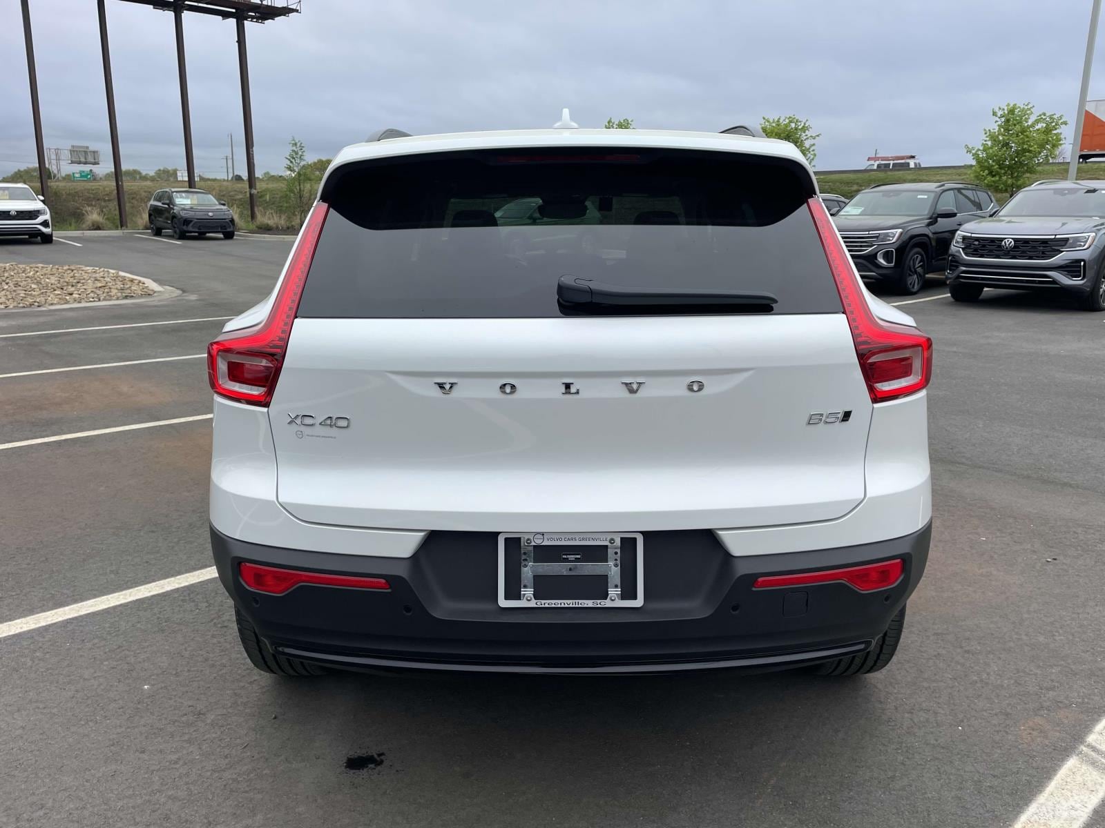 2025 Volvo XC40 Plus - Photo 8