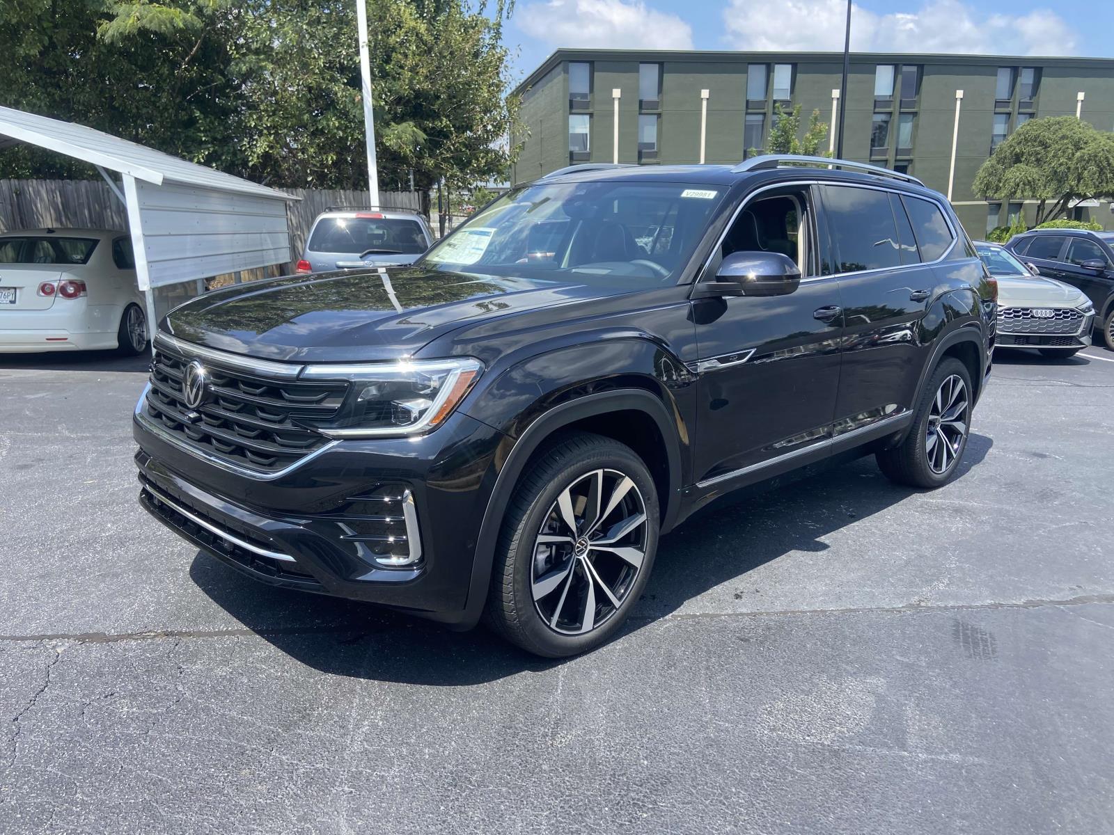 2026 Volkswagen Atlas SEL Premium R-Line photo 2
