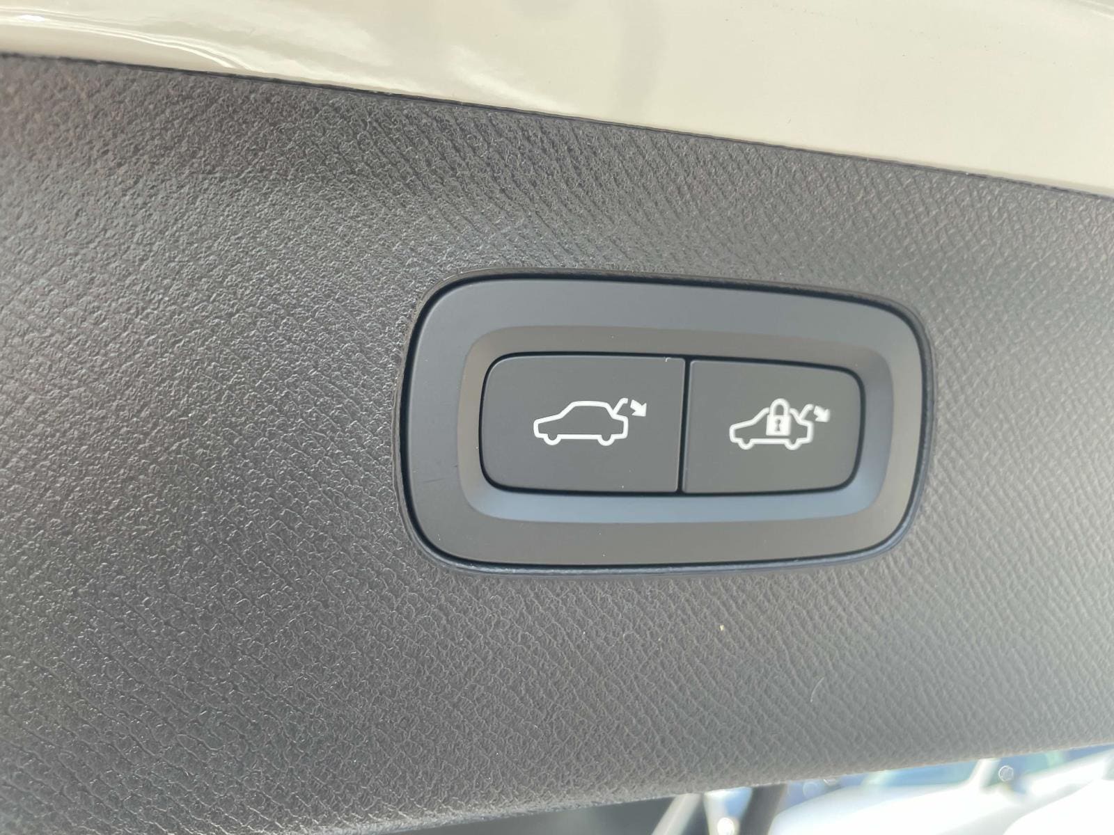 2026 Volvo XC90 Plus - Photo 12