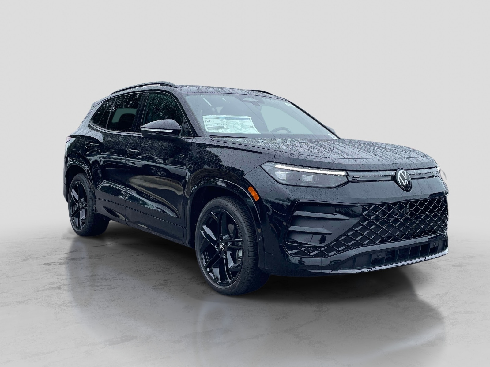 2026 Volkswagen Tiguan 2.0T SE R-Line Black's photo