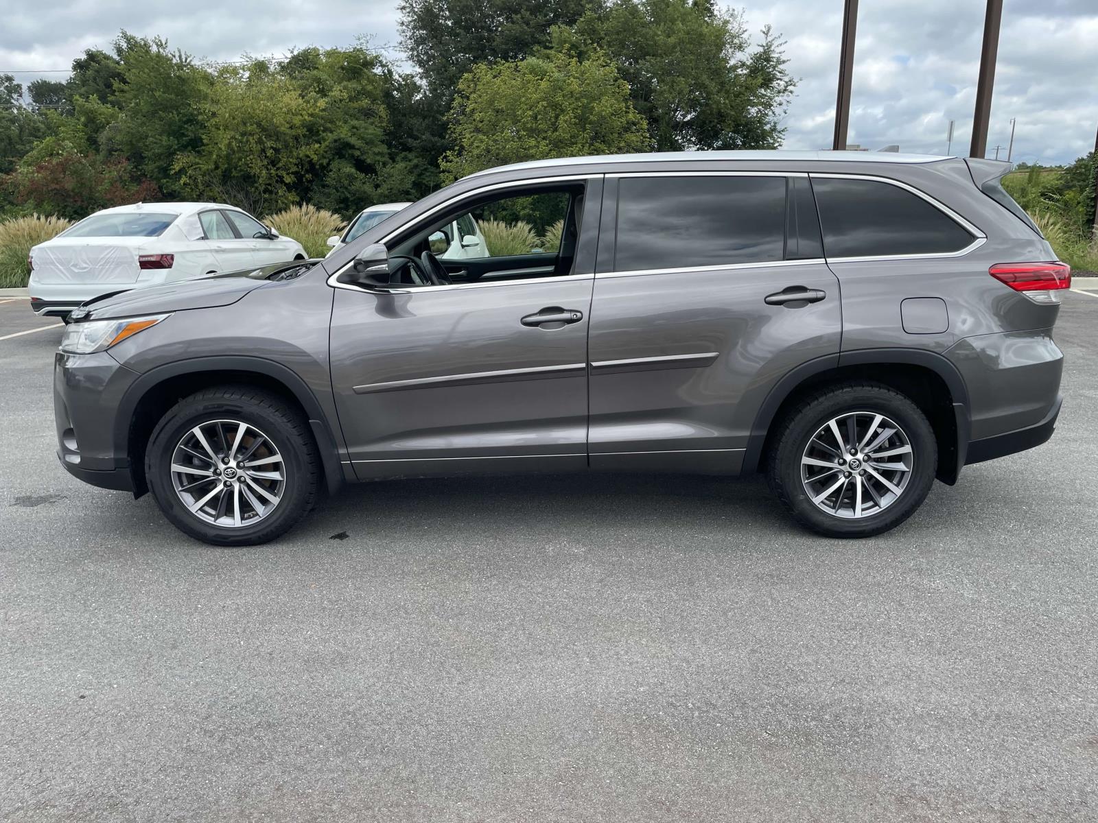 2017 Toyota Highlander XLE photo 4