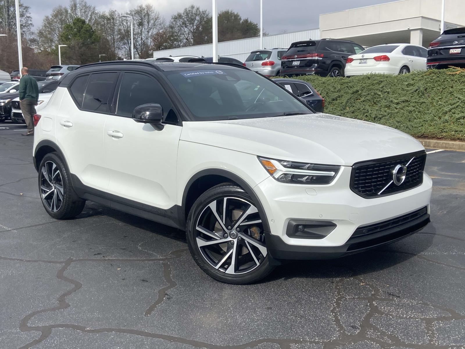 2022 Volvo XC40 R-Design's photo