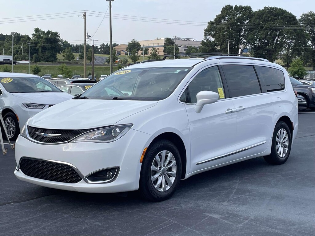 Used 2018 Chrysler Pacifica Touring L FWD Mini-van, Passenger