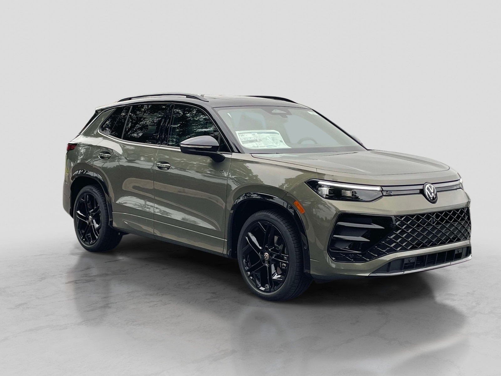 2026 Volkswagen Tiguan 2.0T SE R-Line Black's photo