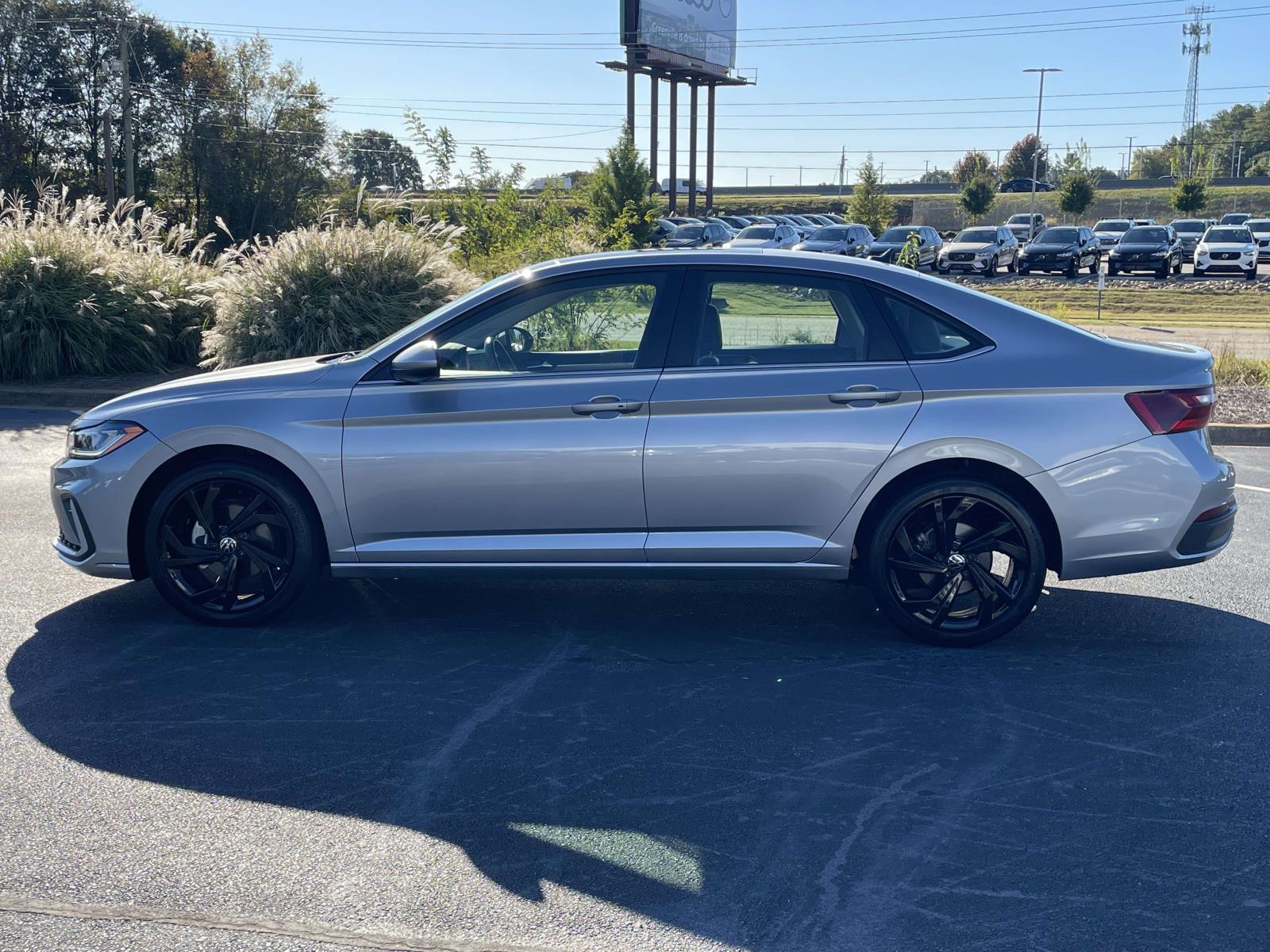 Certified 2025 Volkswagen Jetta SE Auto Car
