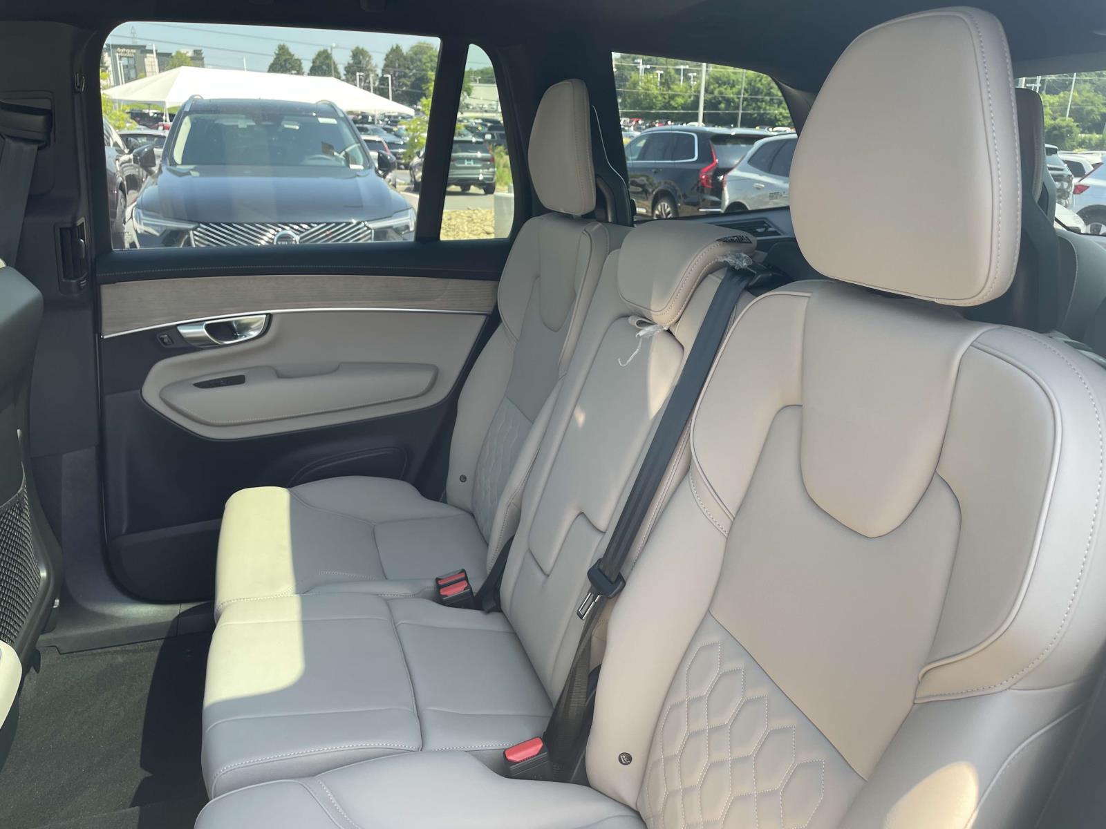 2026 Volvo XC90 Plus - Photo 13