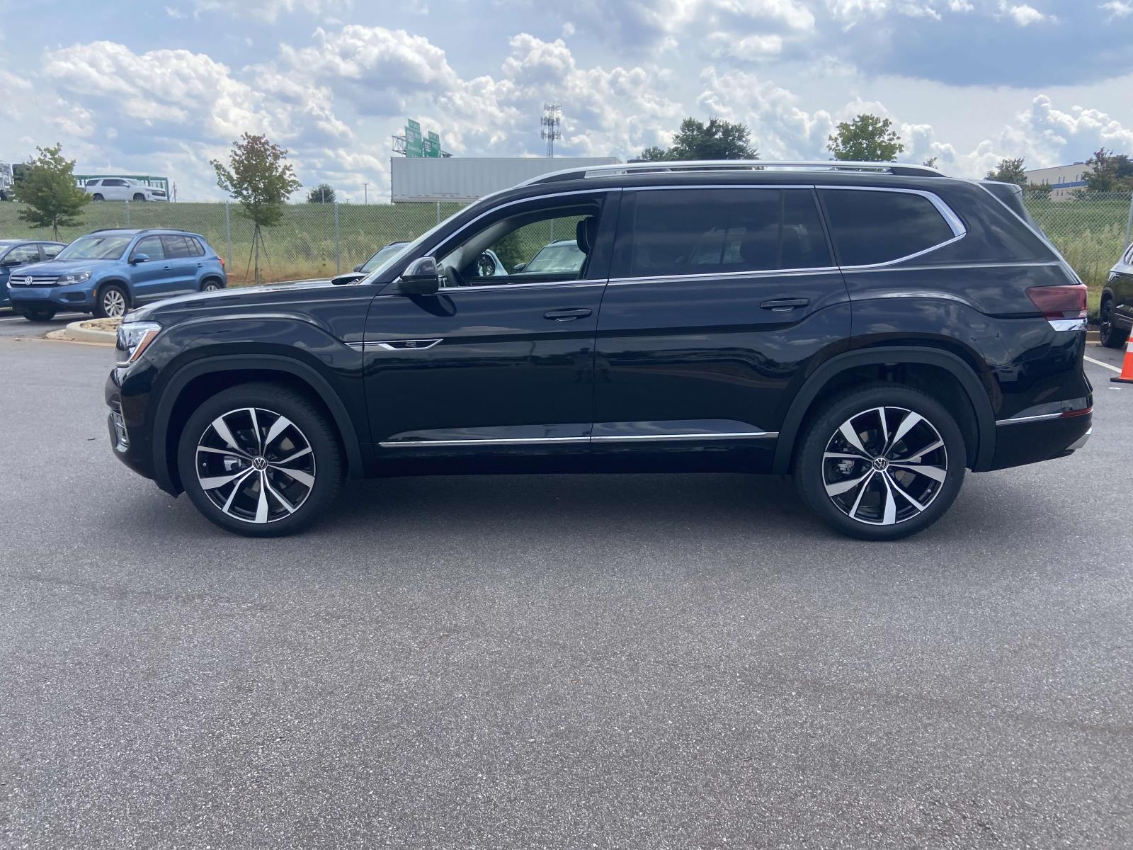 2026 Volkswagen Atlas SEL Premium R-Line - Photo 6