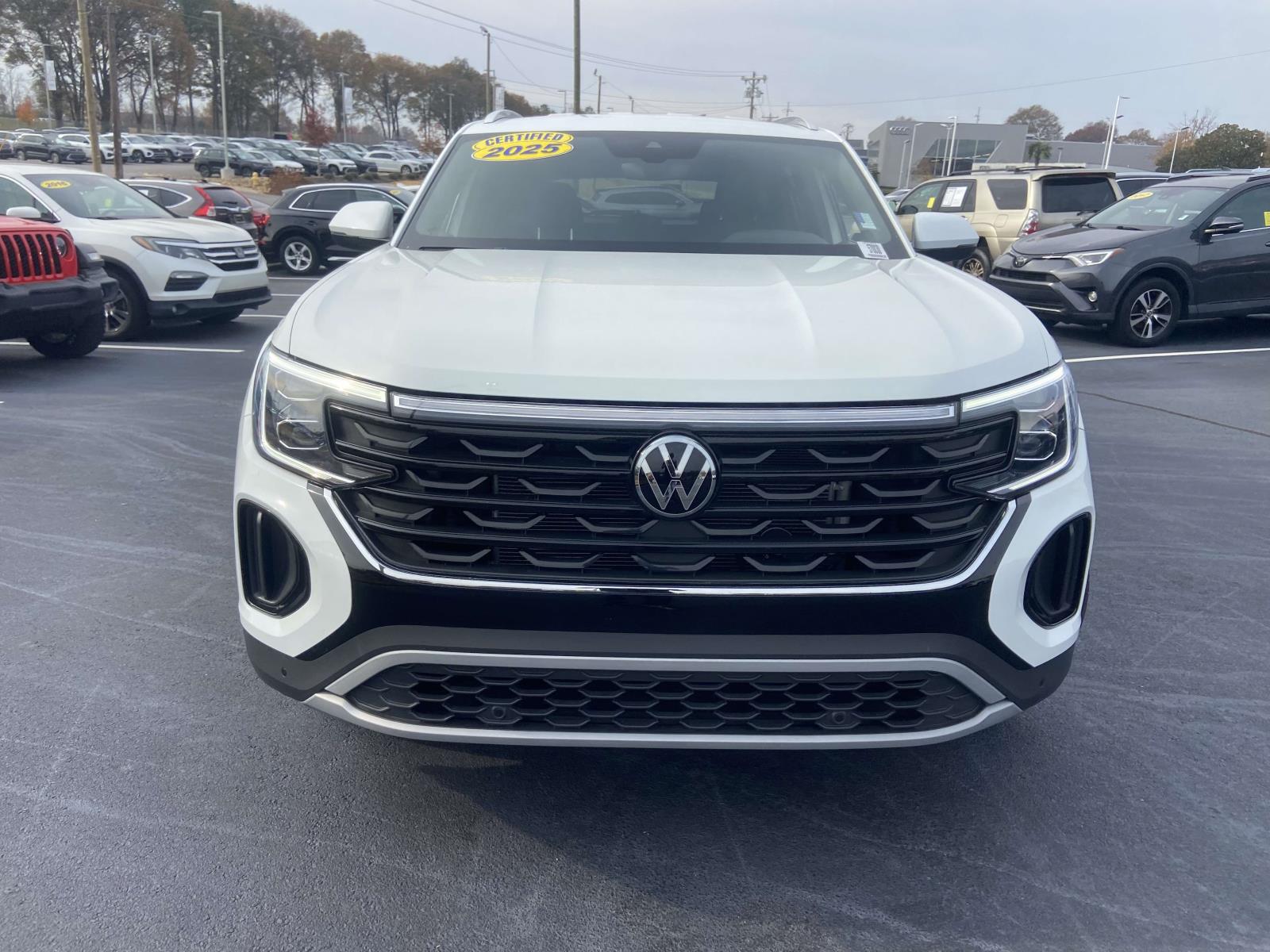 2025 Volkswagen Atlas Cross Sport SE Technology photo 2