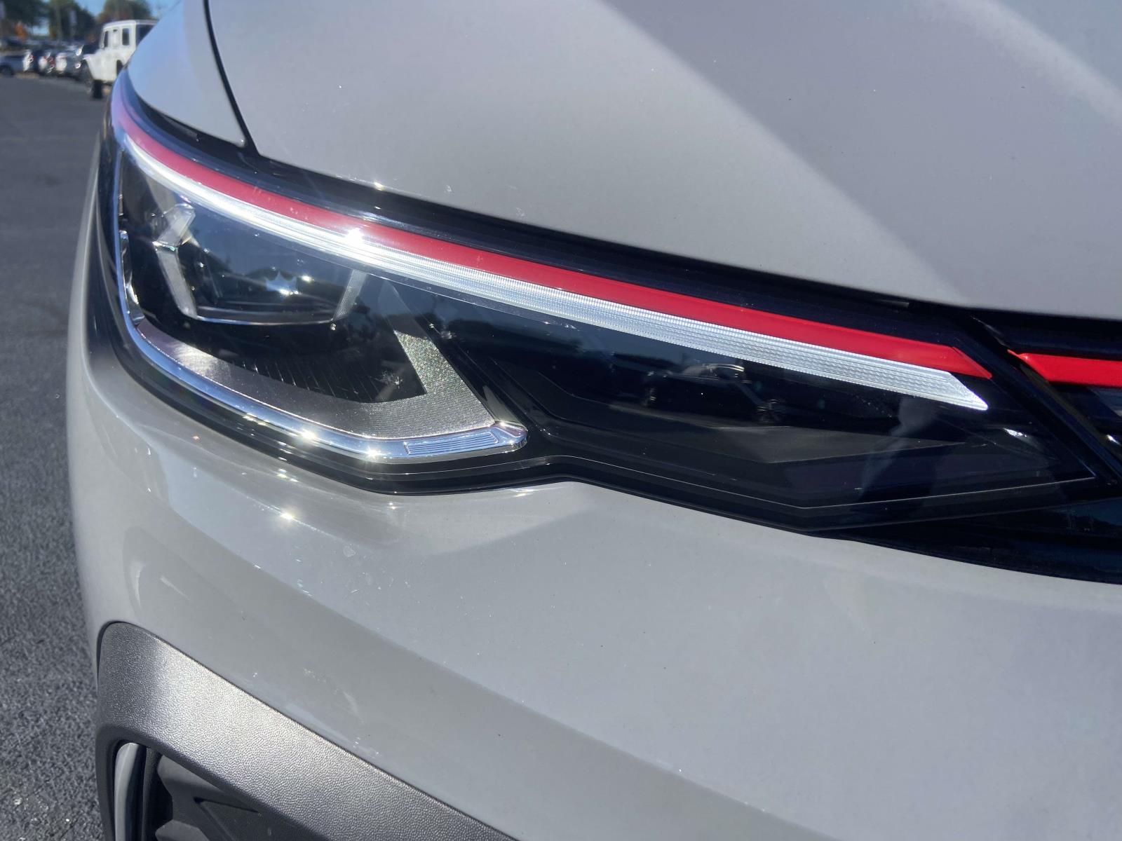 2025 Volkswagen Golf GTI SE photo 3