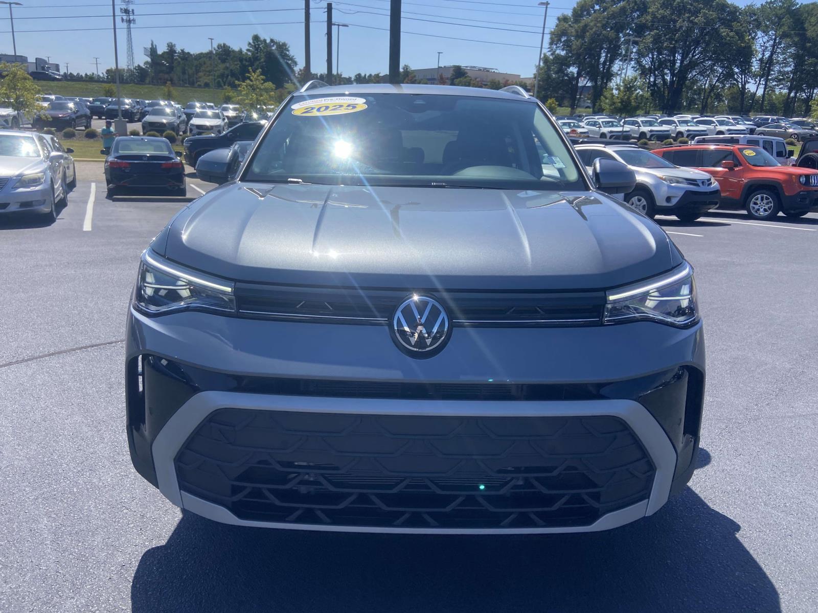 2025 Volkswagen Taos SE photo 2