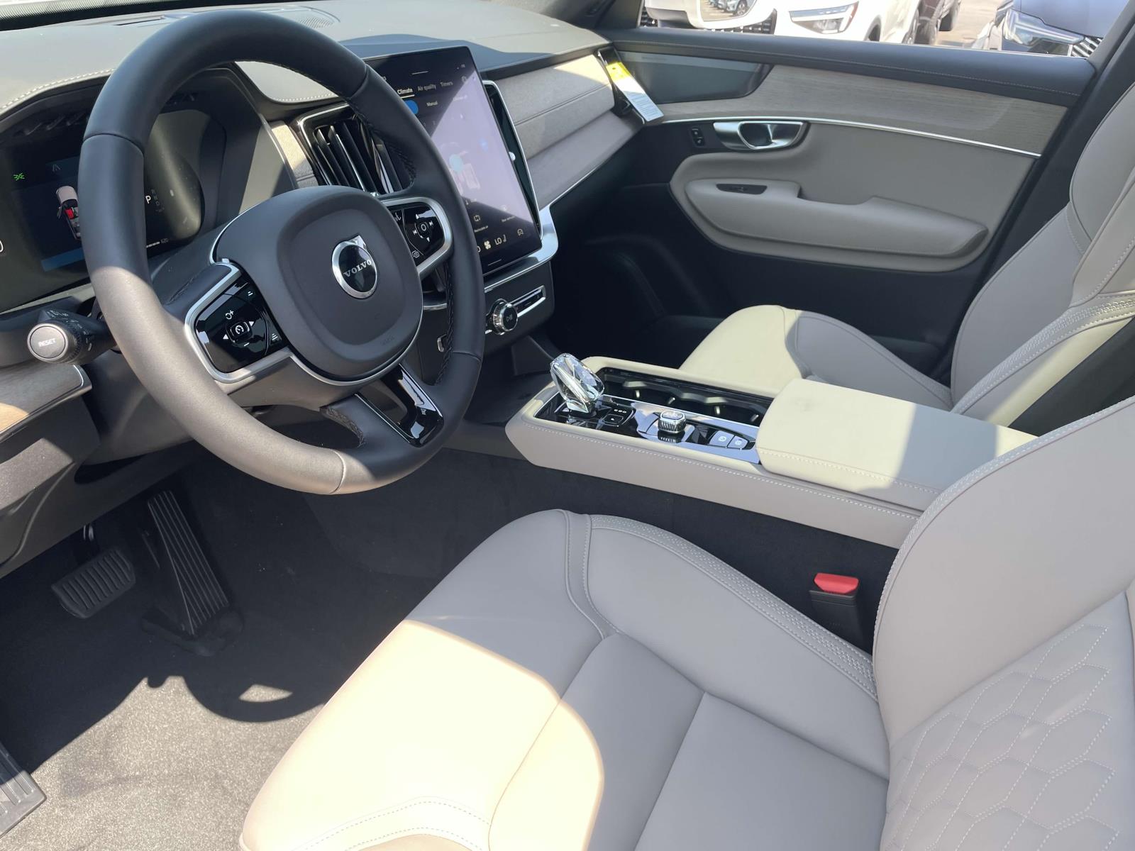 2026 Volvo XC90 Plus - Photo 17