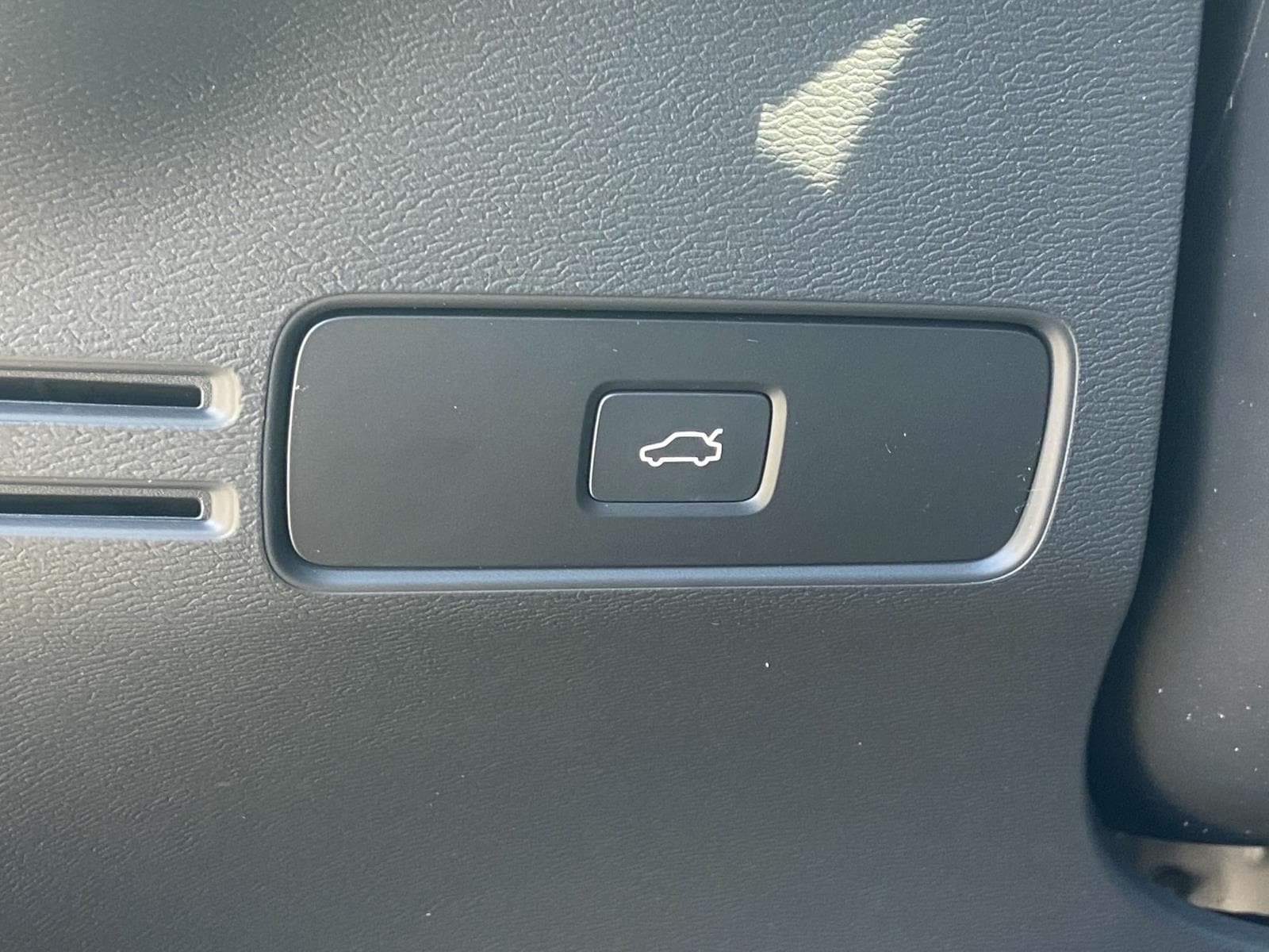 2025 Volvo XC40 Ultra - Photo 21
