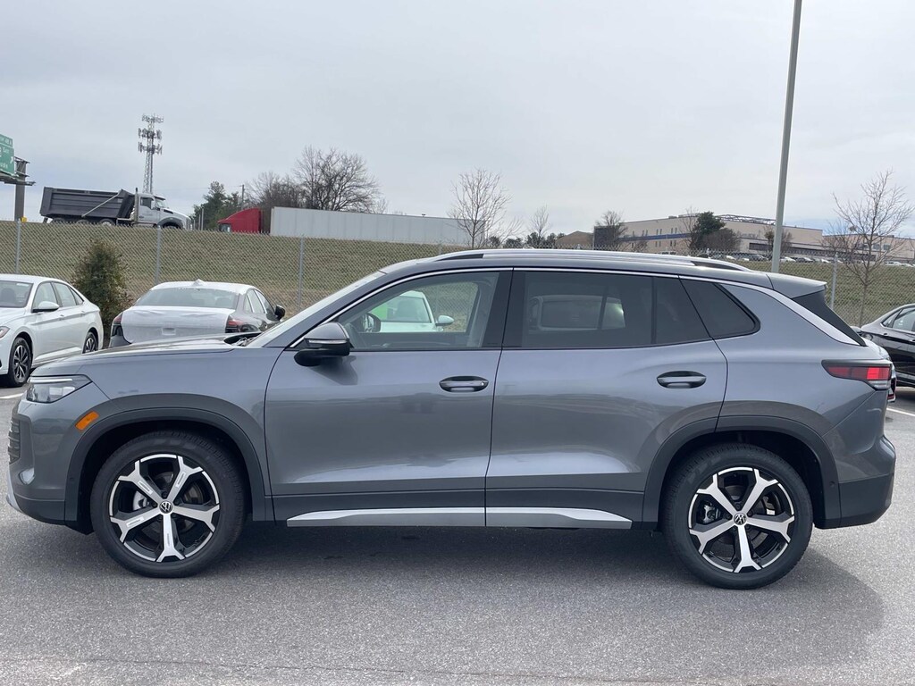 New 2026 Volkswagen Tiguan 2.0T SE FWD Sport Utility