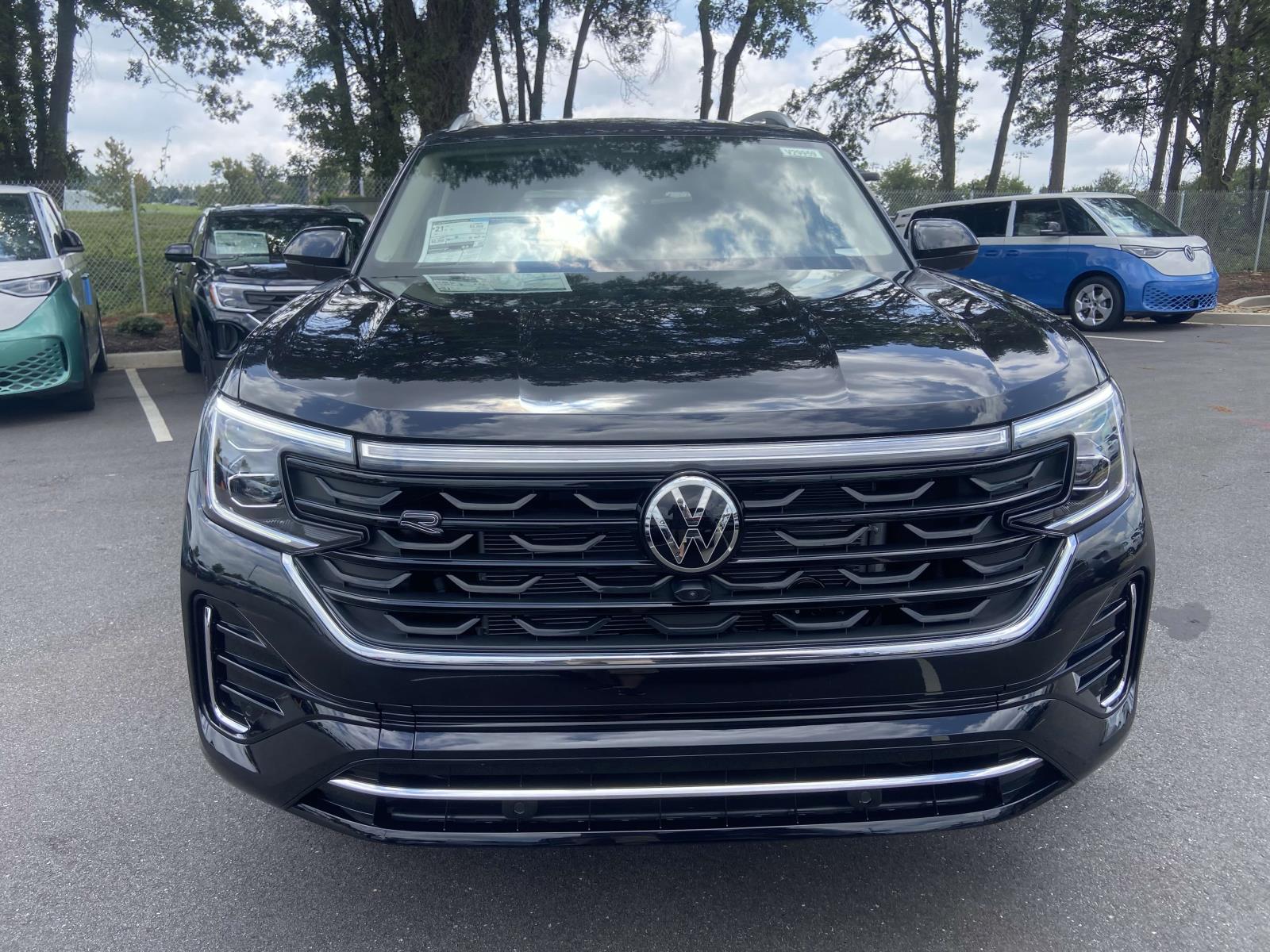 2026 Volkswagen Atlas SEL Premium R-Line photo 2