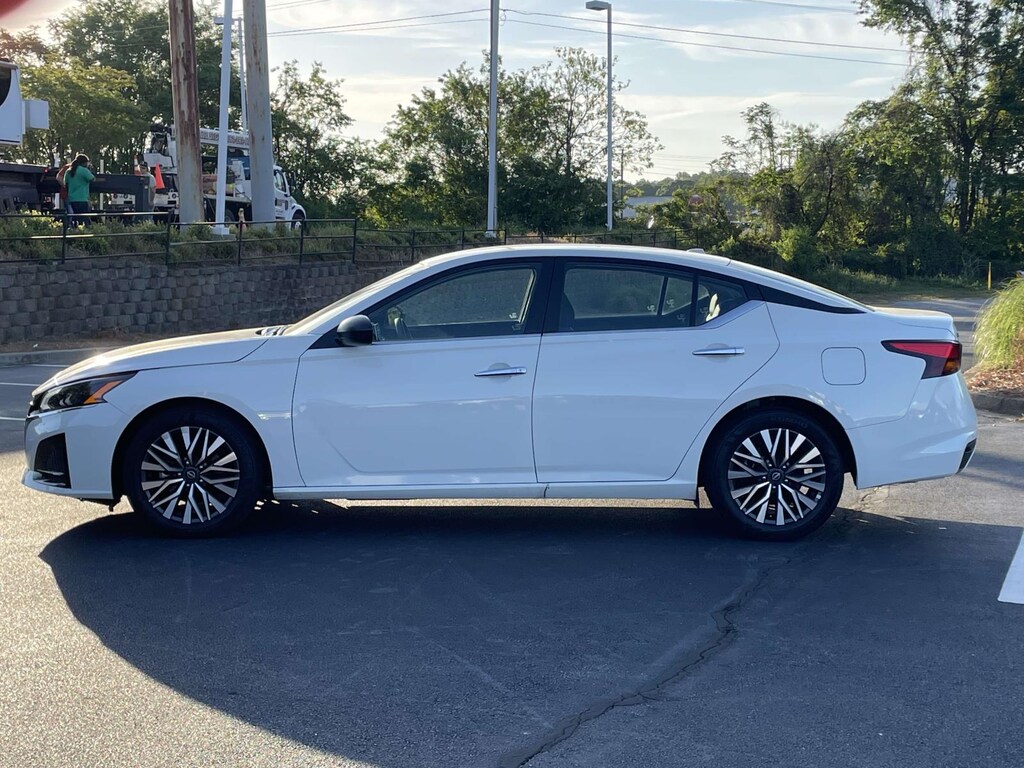 Used 2025 Nissan Altima SV FWD Car
